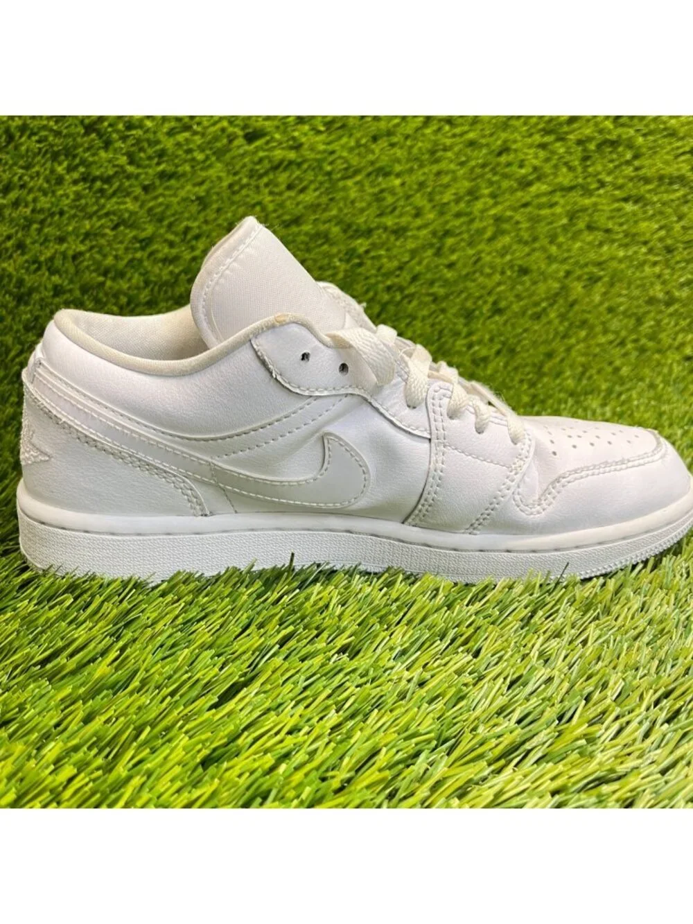 Nike Air Jordan 1 Low Womens Size 8 Triple White Athletic Leather Shoes Sneakers